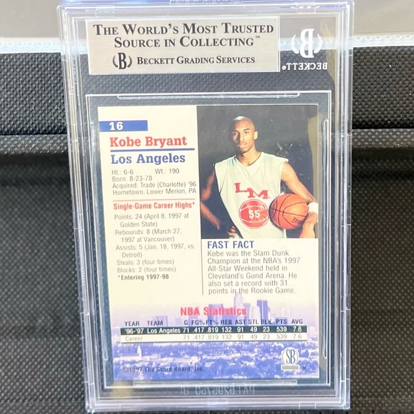 1997-98 Kobe Bryant Autographed Collection Score Board basketball trading card - Picture 4 of 8